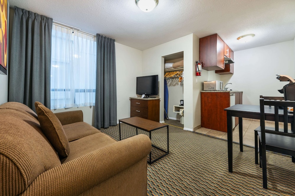 Suite, 1 Queen Bed with Sofa bed, Non Smoking - Photo 3
