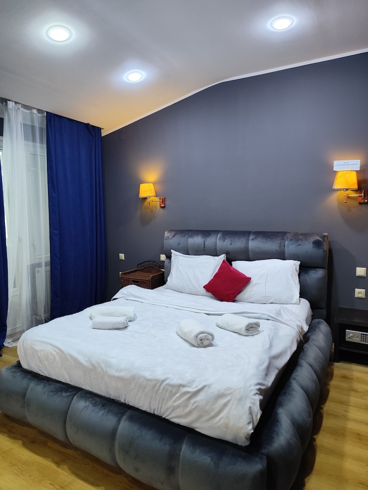 Luxury Suite, City View