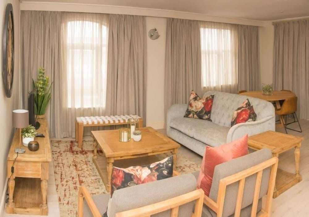 Superior Room, 1 King Bed with Sofa bed - Photo 7
