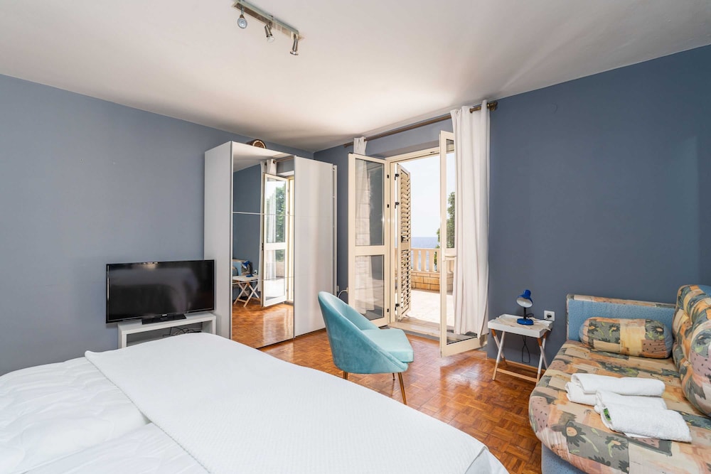Apartment (Two Bedroom Apartment with Terrace an)