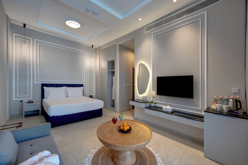Chalet, 1 King Bed, Pool Access