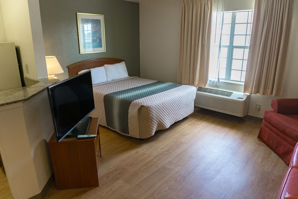 Studio, Accessible, Kitchenette