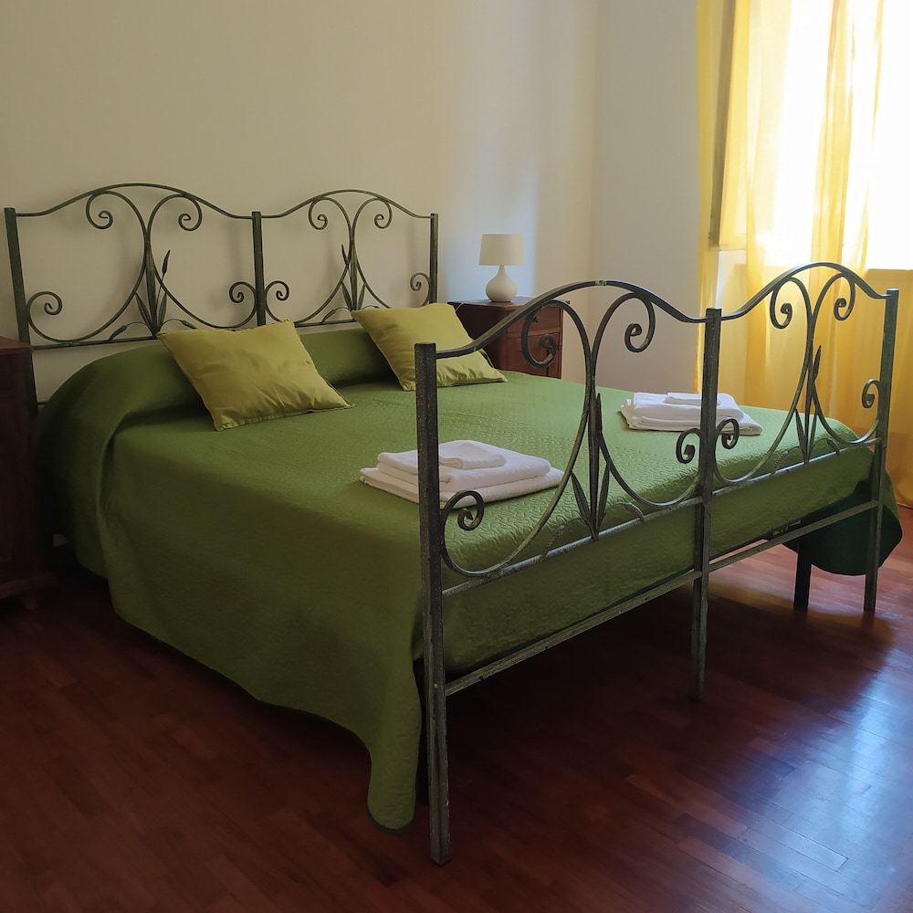 Basic Double or Twin Room, Non Smoking, Hill View photo 1