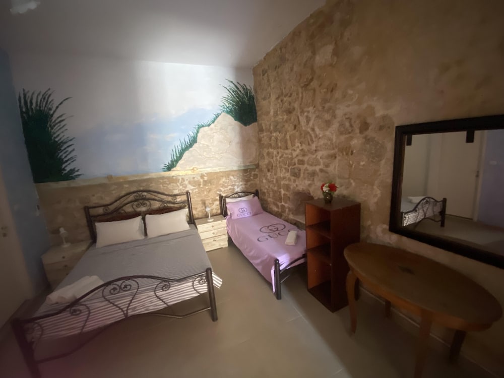 #2 Private Room, 1 Bedroom photo 2
