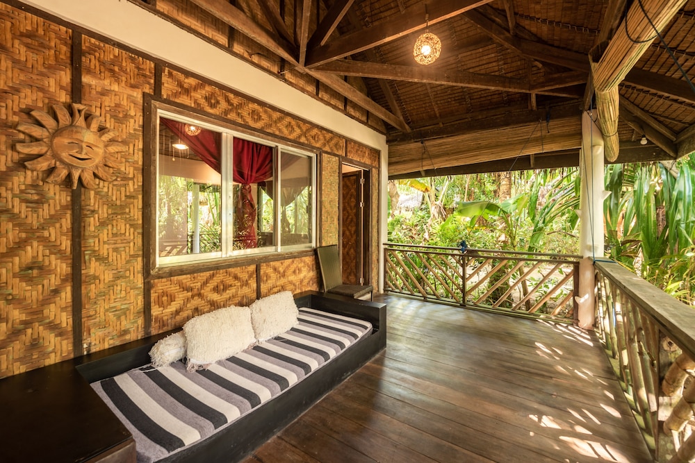 C8 Deluxe Bungalow photo 2