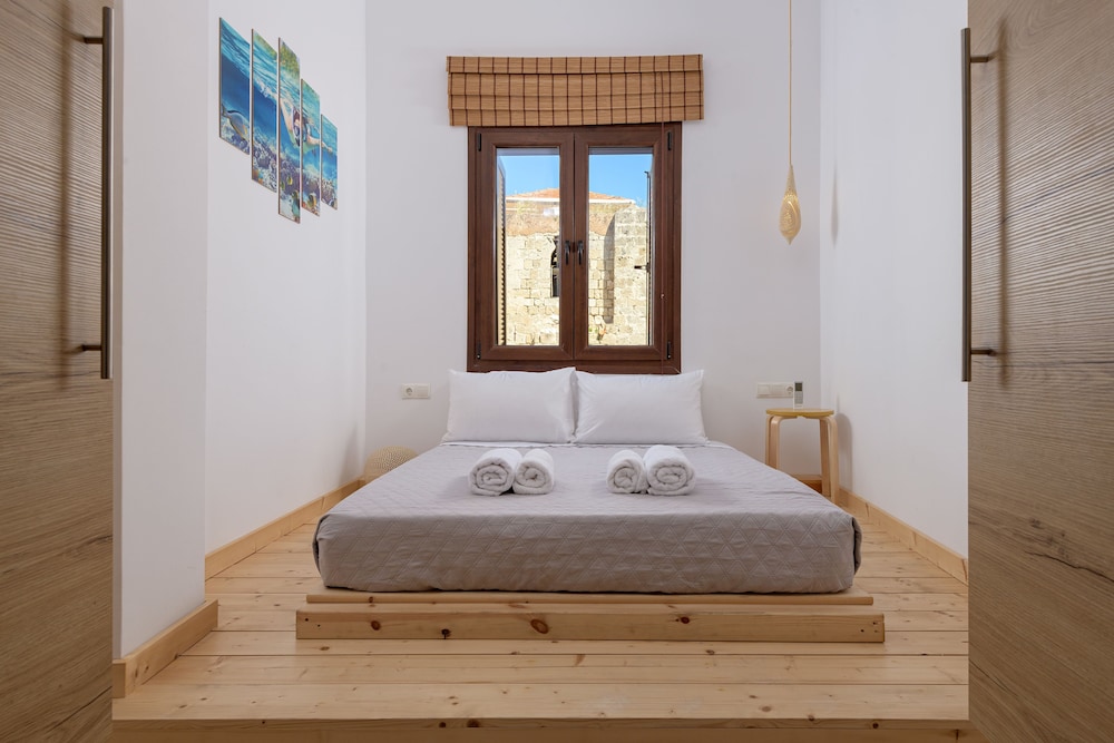 Exclusive Apartment, 1 Queen Bed with Sofa bed photo 2