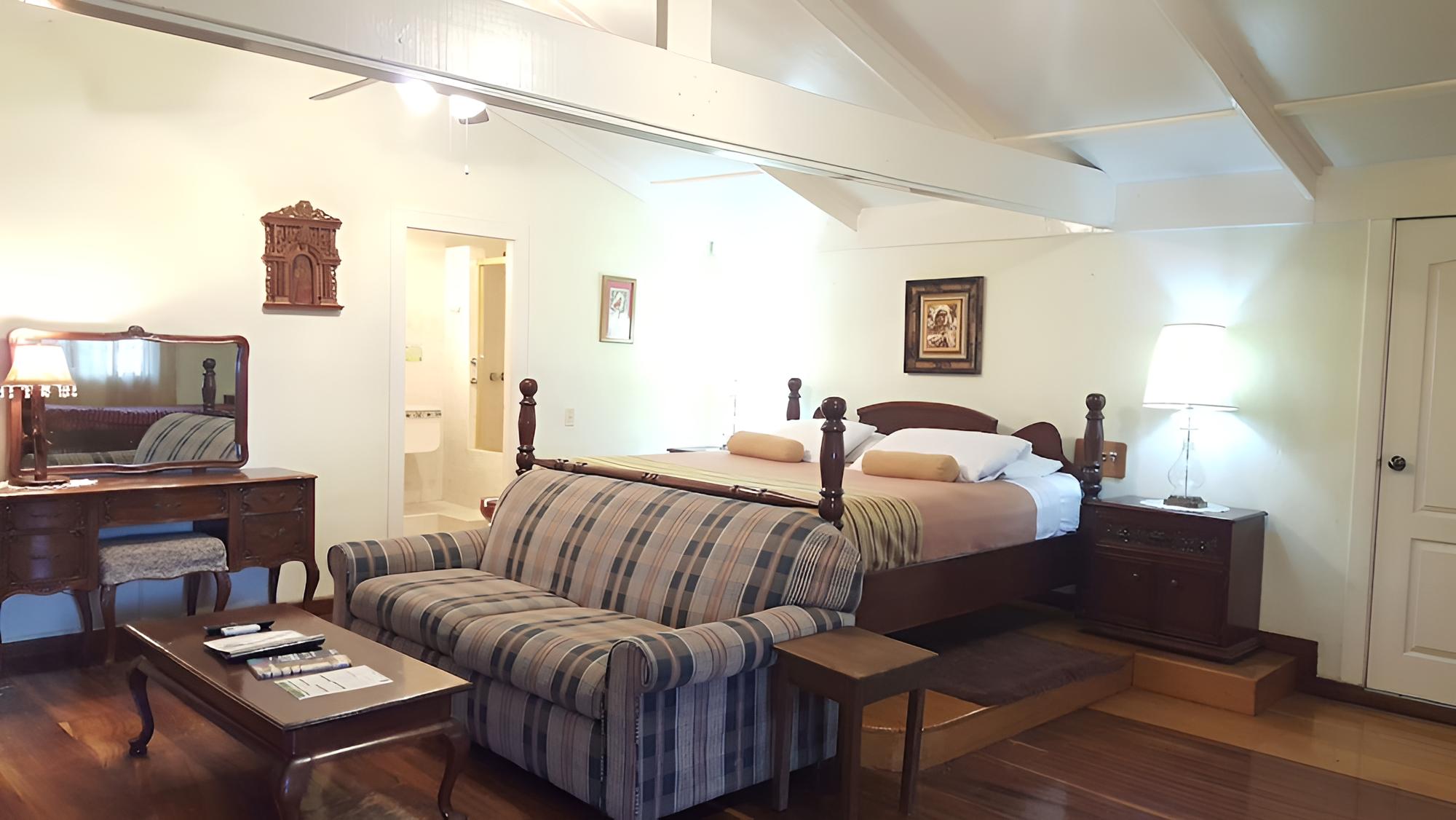 Standard Quadruple Room, 2 Queen Beds photo 1
