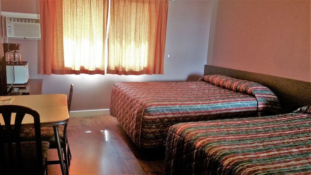 Family Double Room, Multiple Beds, City View photo 3