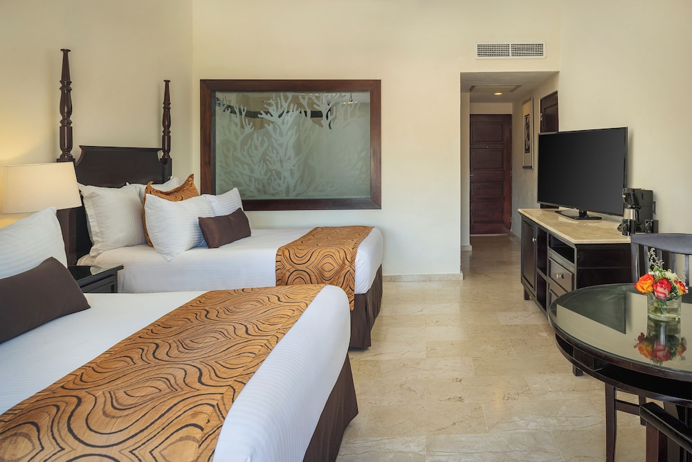 Deluxe Room, 2 Double Beds (Club Tropical)