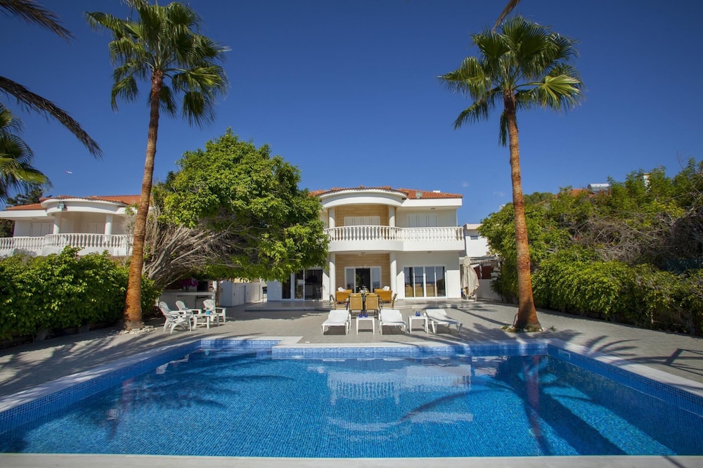 Villa photo 3