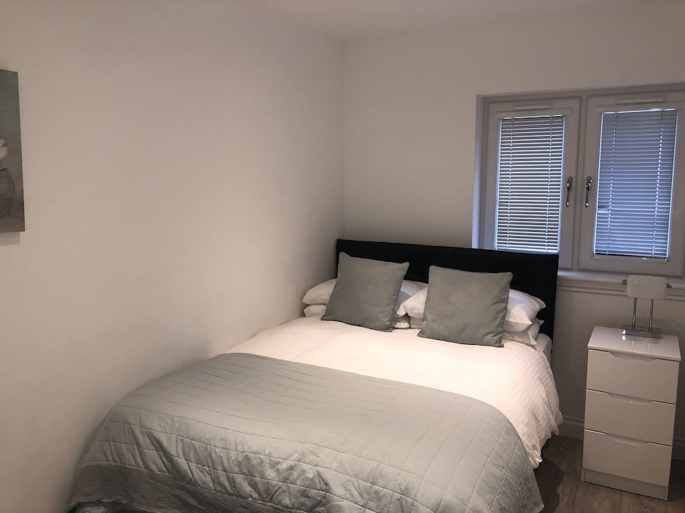 DELUXE 2 BEDROOM APARTMENT photo 2
