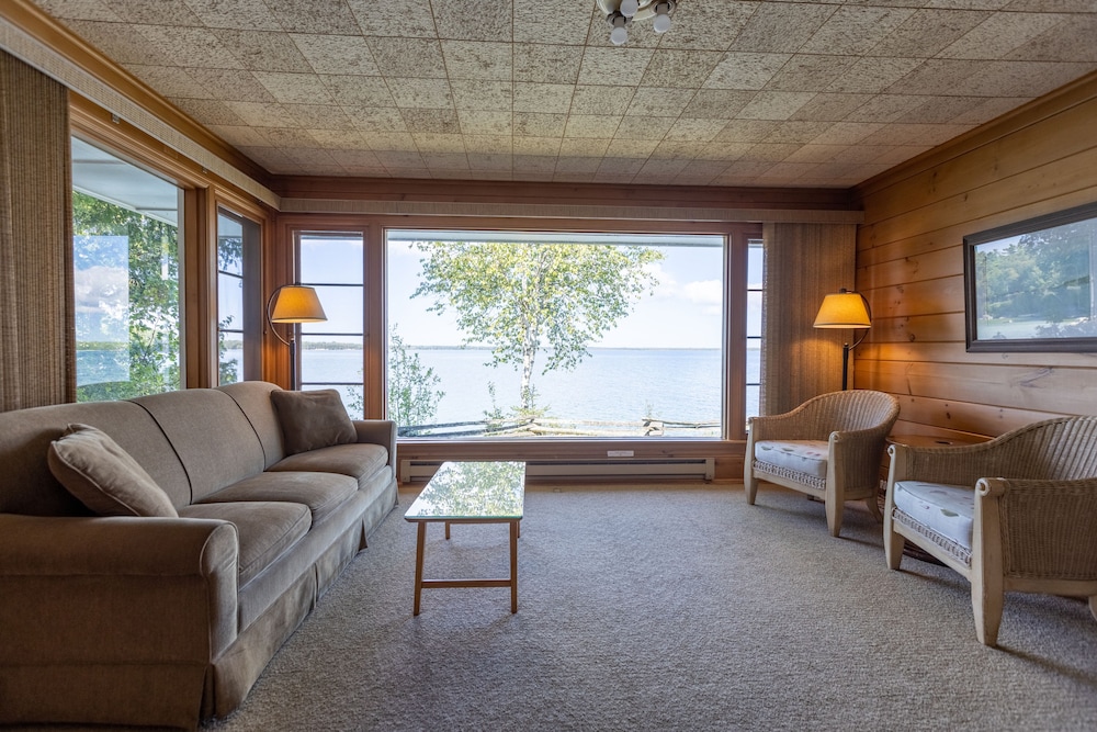 Bayside One Bedroom Cottage (Adults Only)