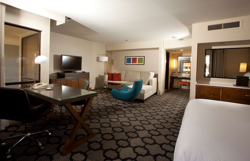 King Room with Bath Tub - Mobility Access