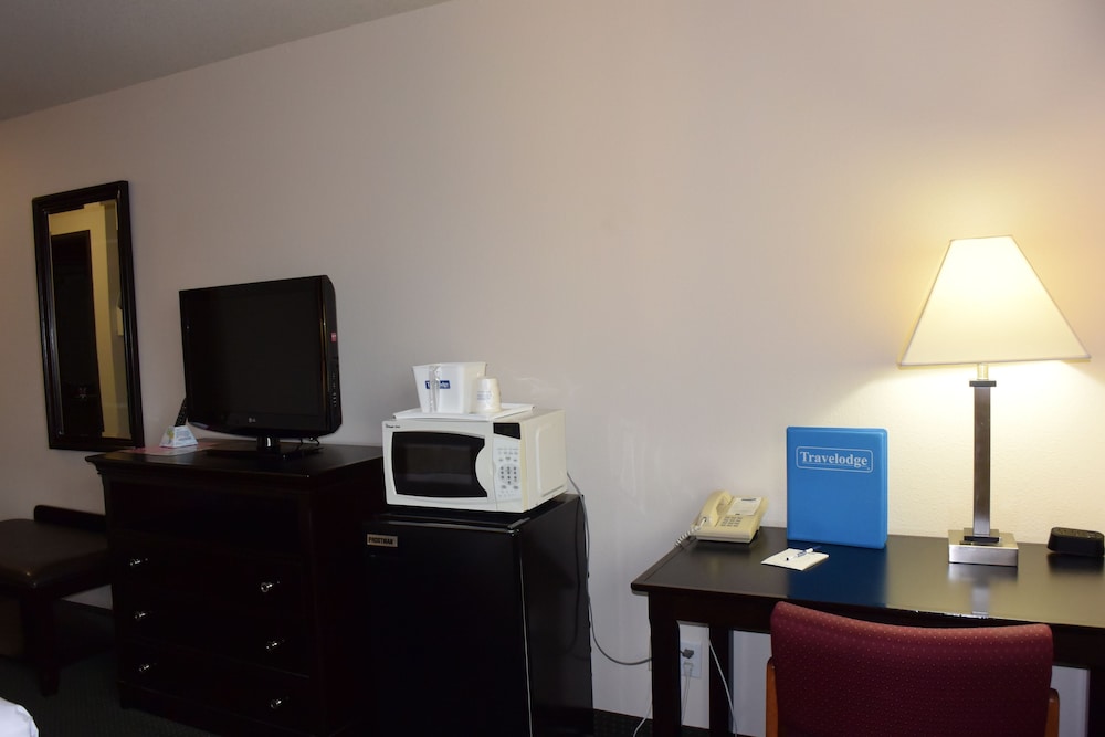 Standard Room, 1 Queen Bed - Photo 3