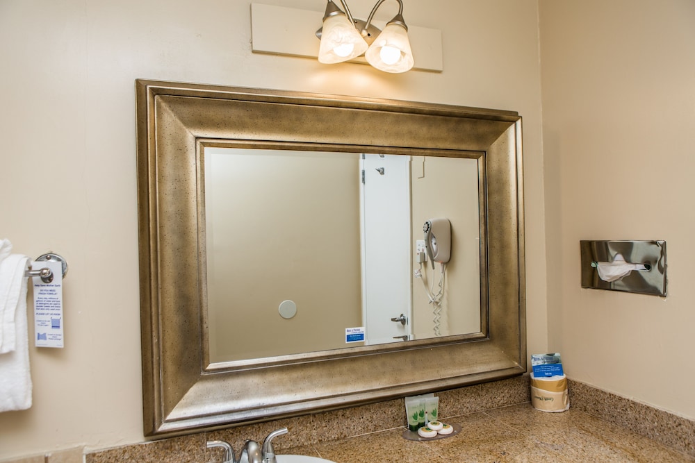 Suite, 2 Bedrooms - Photo 26