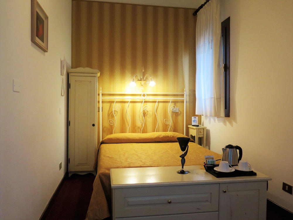Basic Double Room photo 1