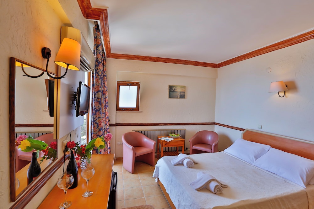 Twin Room, Partial Sea View photo 3