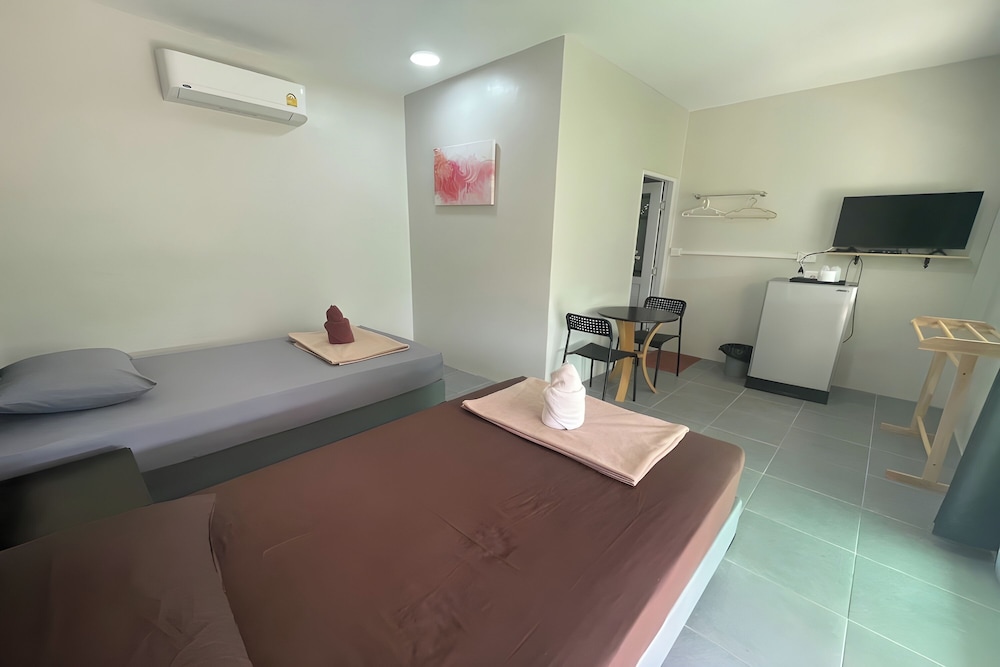 Deluxe Twin Room - Photo 13