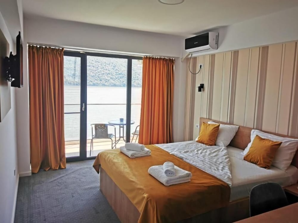 Panoramic Double Room, Lake View photo 1
