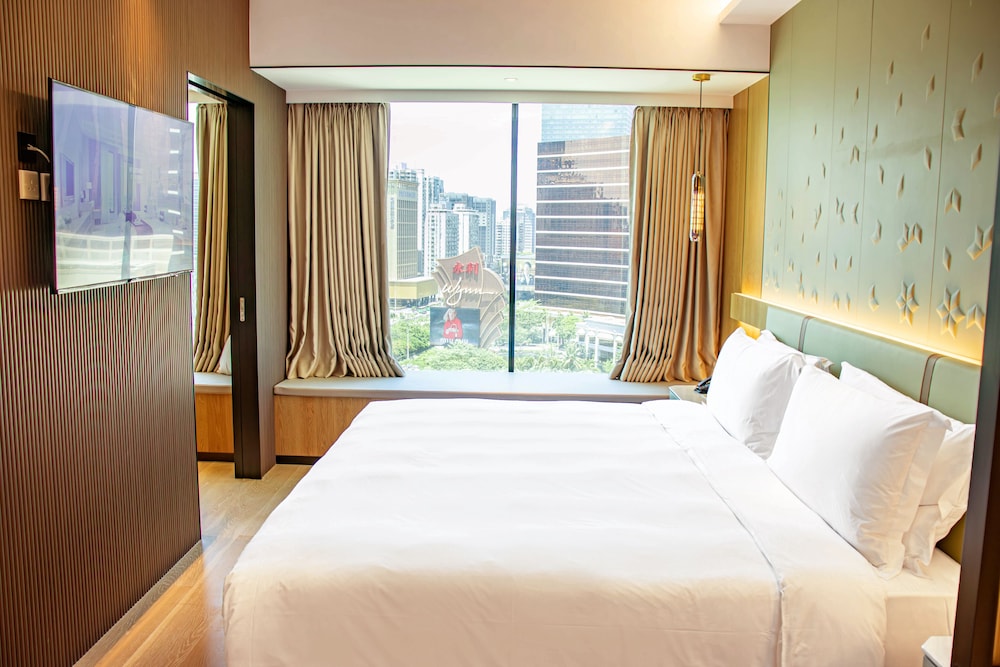 Master (Treasure Island) Suite photo 3