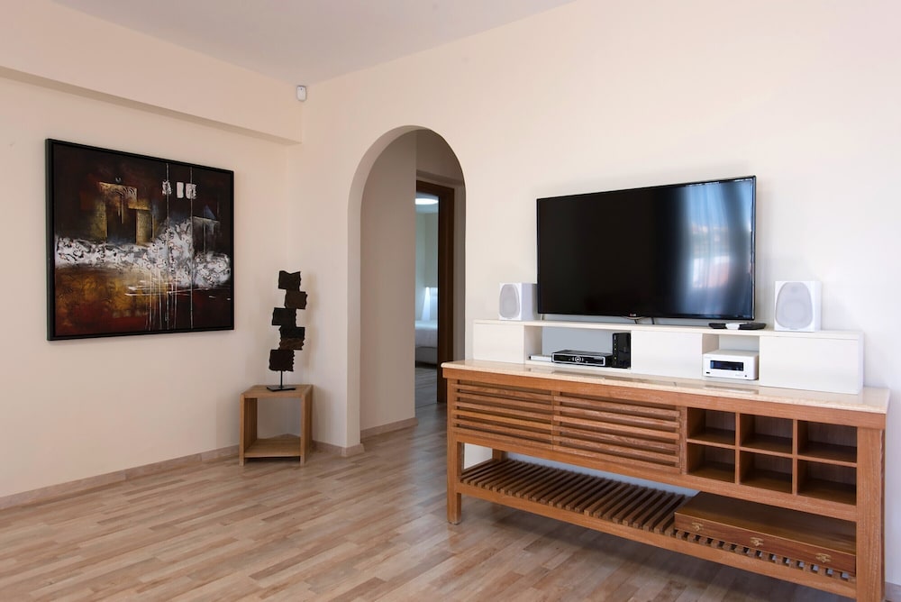 House, 2 Bedrooms, Private Pool, Sea View - Photo 2
