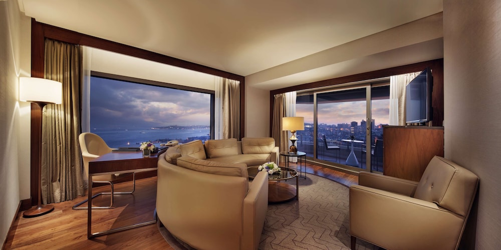 Bosphorus Suite with Balcony, Lounge Access