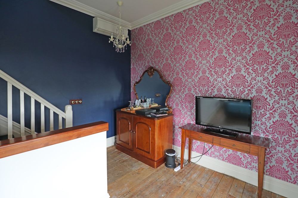Tower Suite - Photo 11