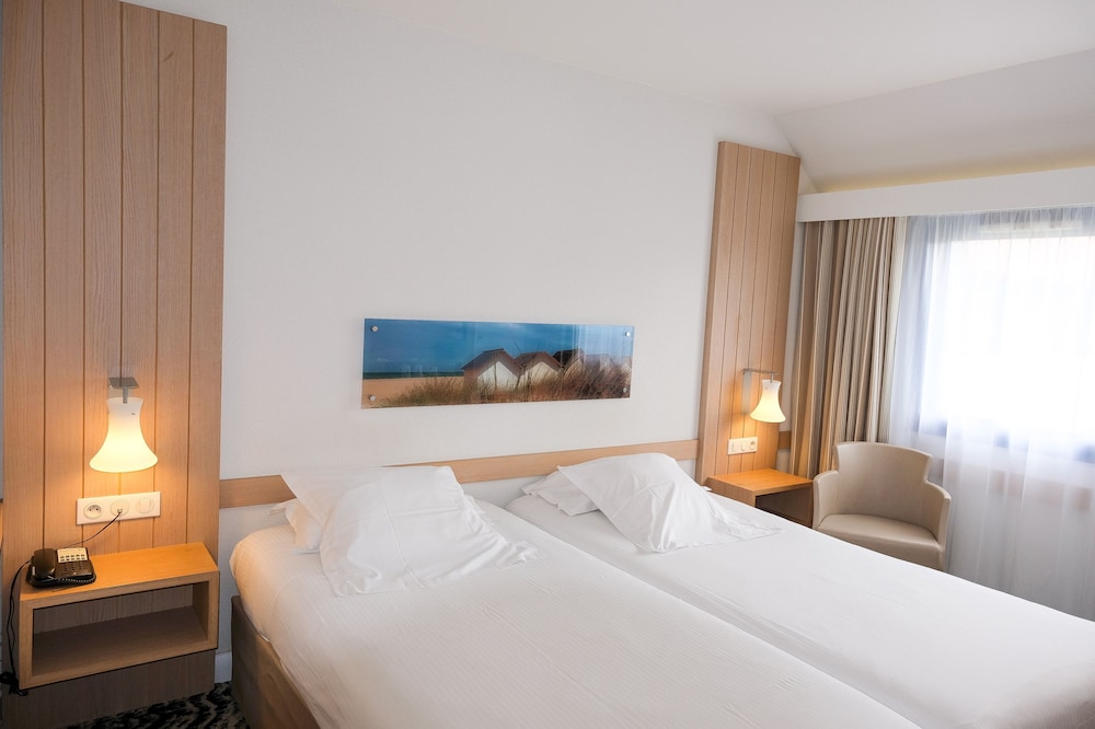 Classic Twin Room, Pool Access, City View - Photo 2