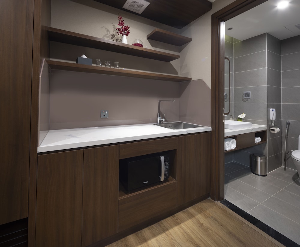 Superior Triple Room, 1 Bedroom, Balcony - Photo 2
