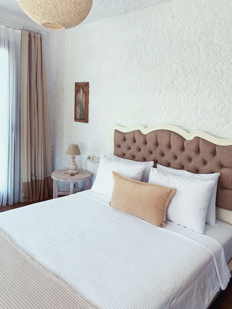 Deluxe Room - Photo 8