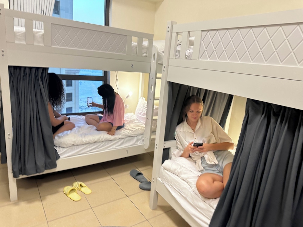 Classic Shared Dormitory, Mixed Dorm, Non Smoking, Partial Sea View photo 3