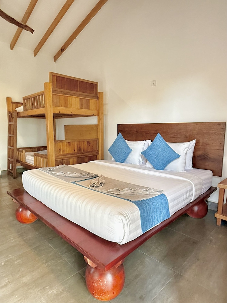 Deluxe Quadruple Room - Photo 1