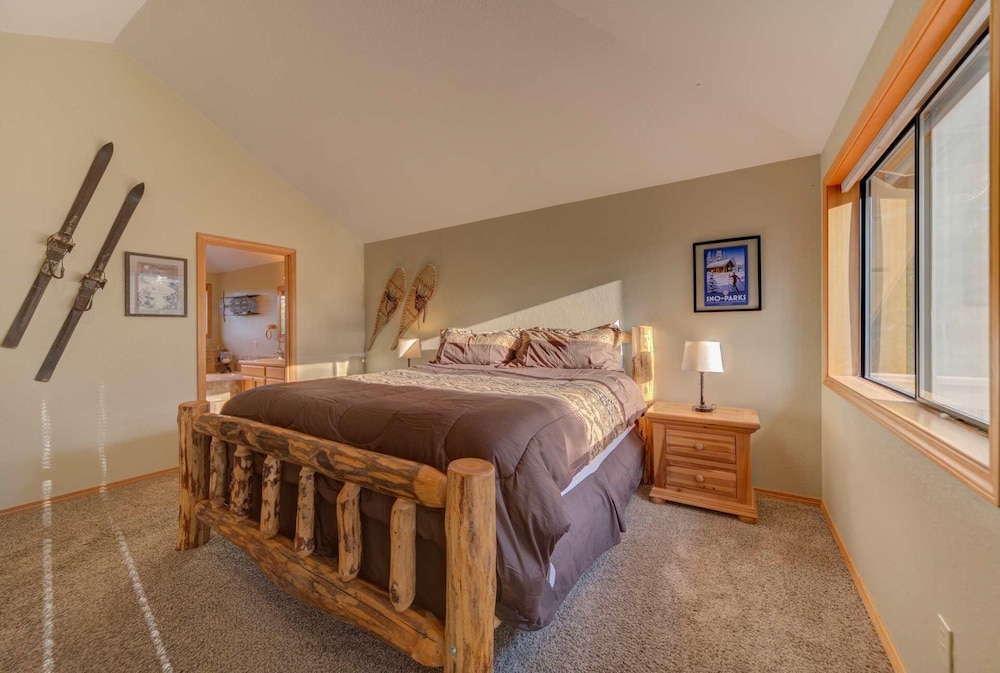 House, Multiple Beds (Vine Maple - Unit 30) photo 1