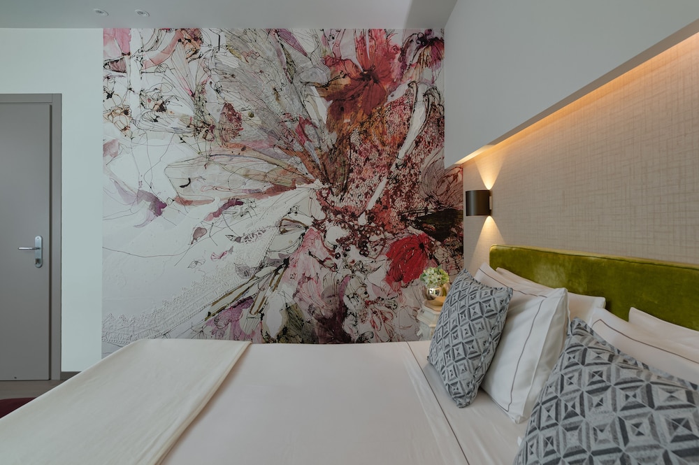 Double Room, Private Bathroom (King) - Photo 4