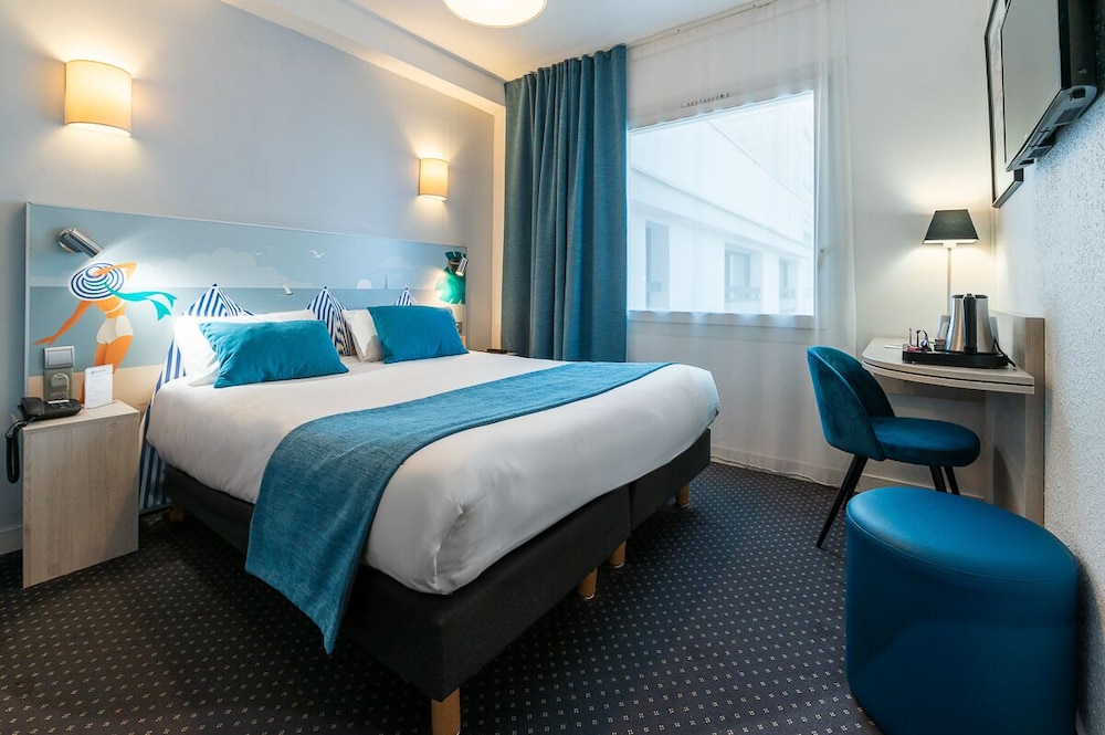 Standard Room, 1 Queen Bed, Non Smoking (Small Room) - Photo 8
