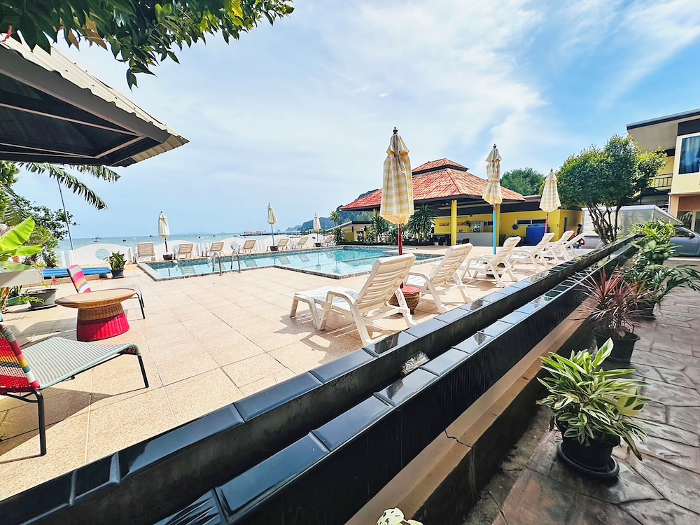 Deluxe Double Room, Pool View - Photo 9