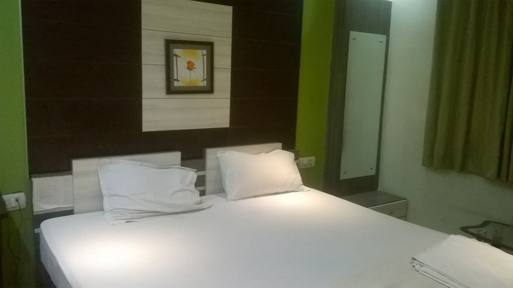 Standard Room (Non A/C) photo 3