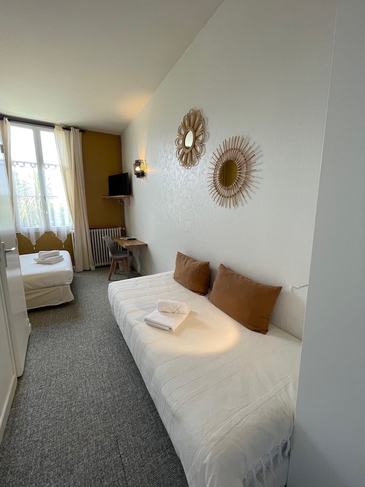 Superior Triple Room, Balcony, Partial Ocean View