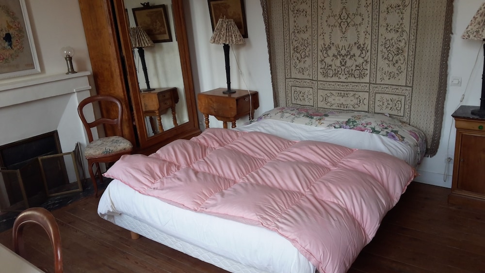 Romantic Double Or Twin Room, 1 King Bed, Private Bathroom, Garden View photo 3
