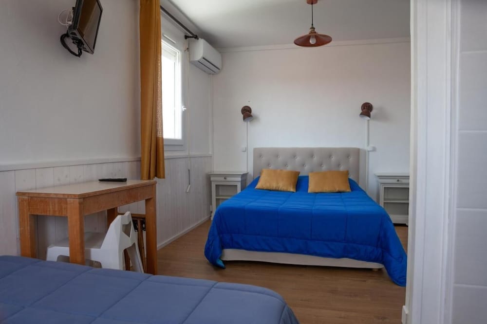 Standard Quadruple Room, City View photo 1