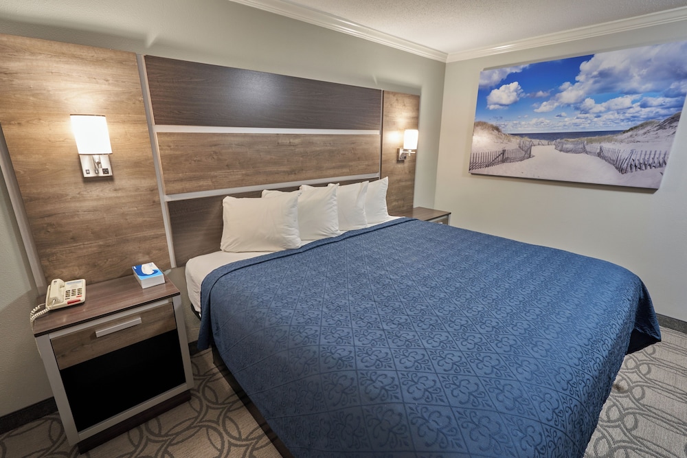 Deluxe Room, 1 King Bed and 1 Queen Bed with Pool View photo 2