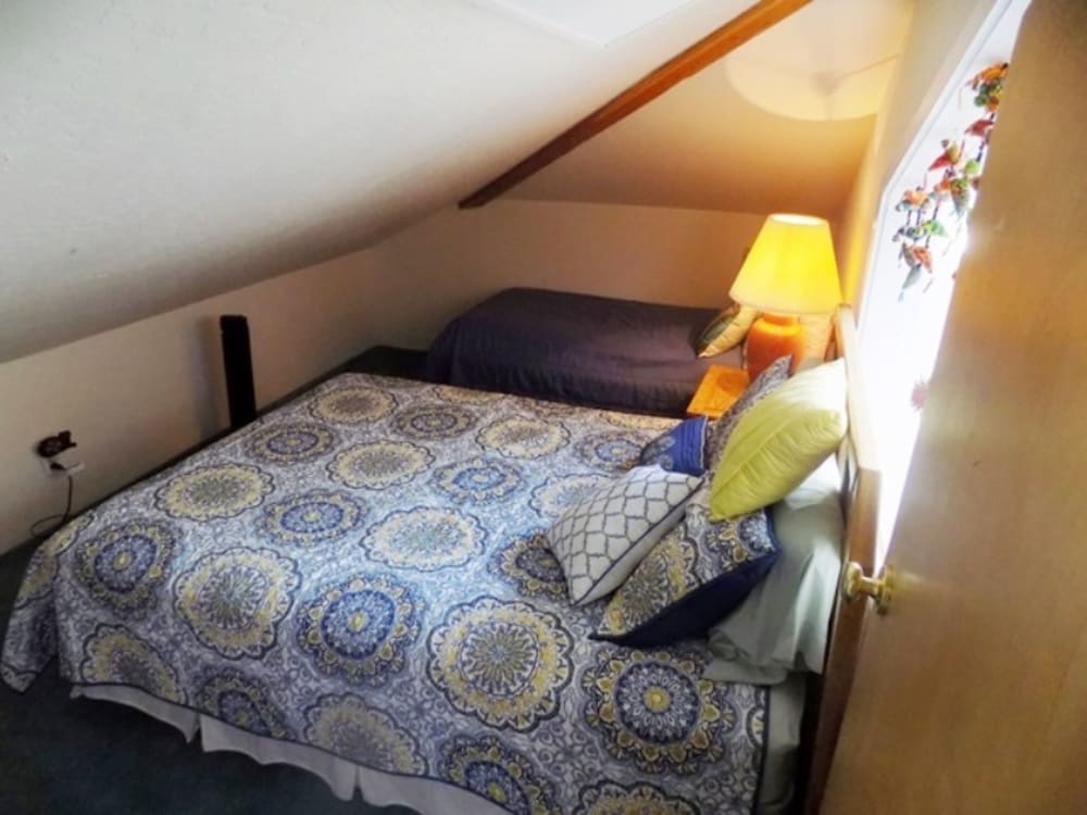 Condo, 3 Bedrooms, 2 Bathrooms photo 1
