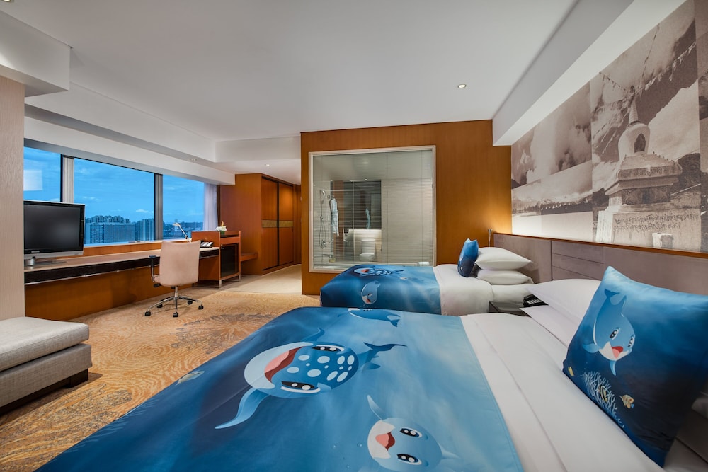 Family Room, Multiple Beds (Premium) photo 3