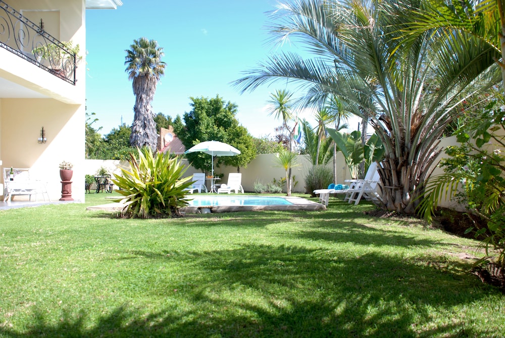 Family Room, 2 Bedrooms (Two Bedroom Suite with Garden View) photo 2