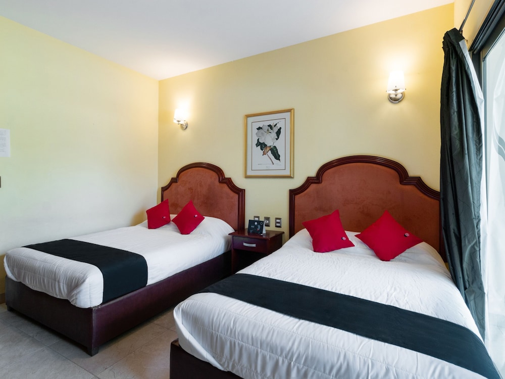 Standard Room, 2 Queen Beds photo 3
