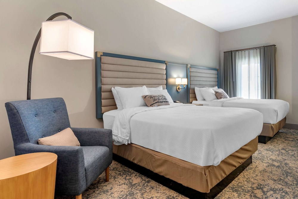 Room, 2 Queen Beds, Accessible, Non Smoking - Photo 1