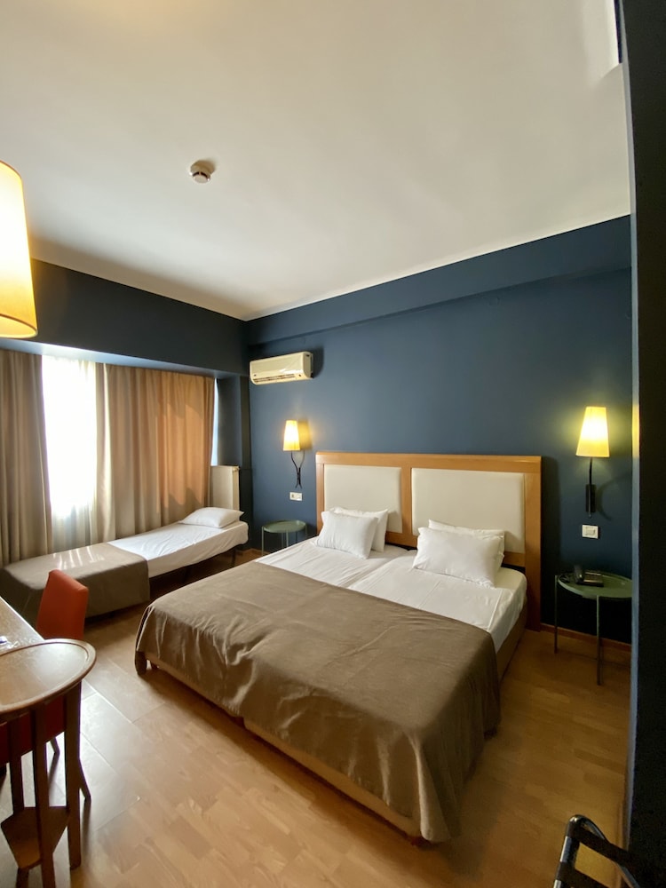 Standard Triple Room - Photo 2