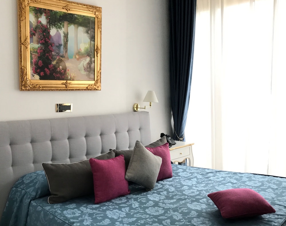 Deluxe Studio Suite, 1 Bedroom, Private Pool - Photo 2