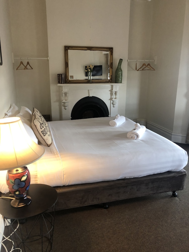 Comfort Double Room, 1 King Bed, Shared Bathroom photo 2