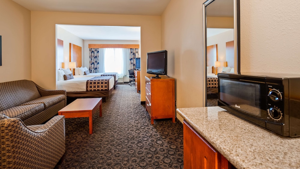 Suite, 2 Queen Beds, Non Smoking, Refrigerator & Microwave (Shower Only;with Sofabed) photo 2